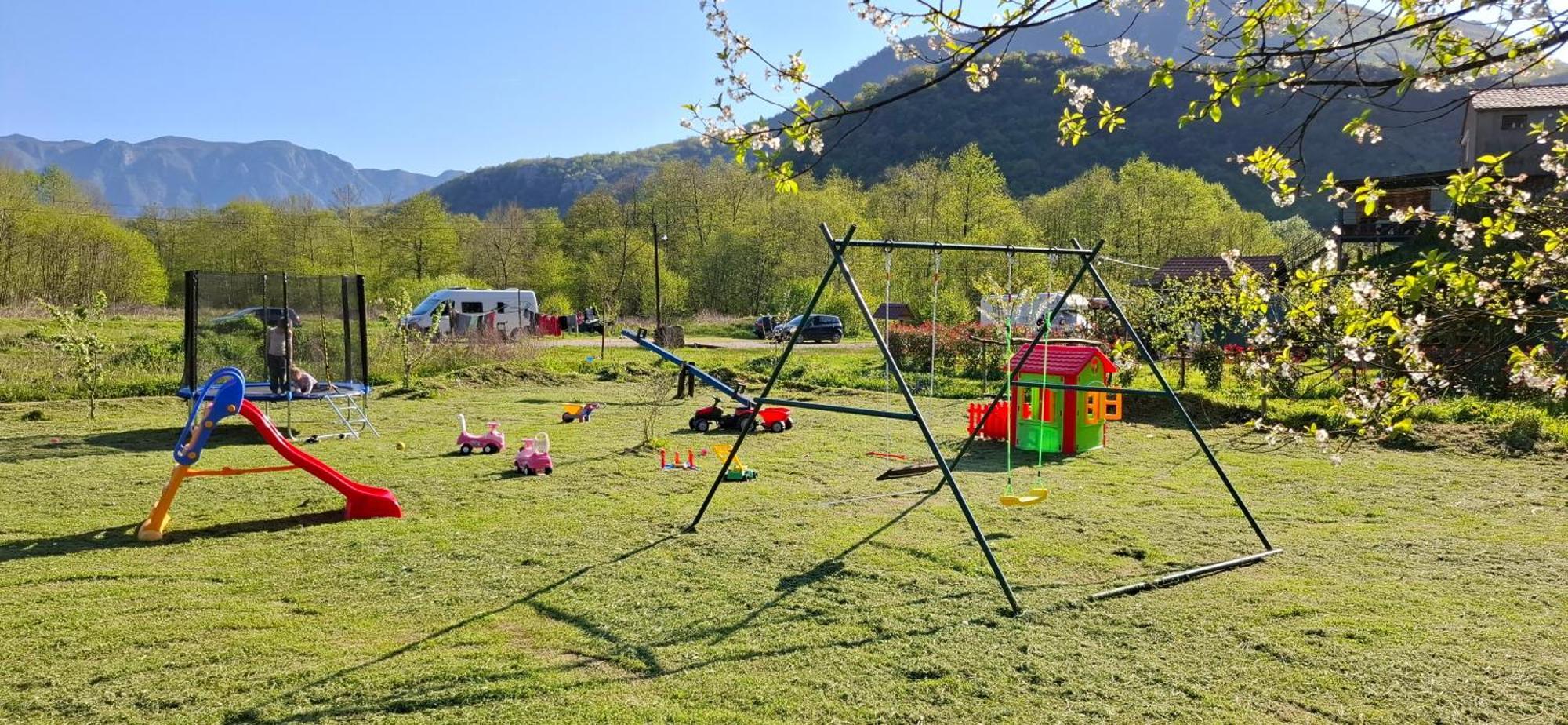 Camp Sunny Hills Hotel Вирпазар Екстериор снимка