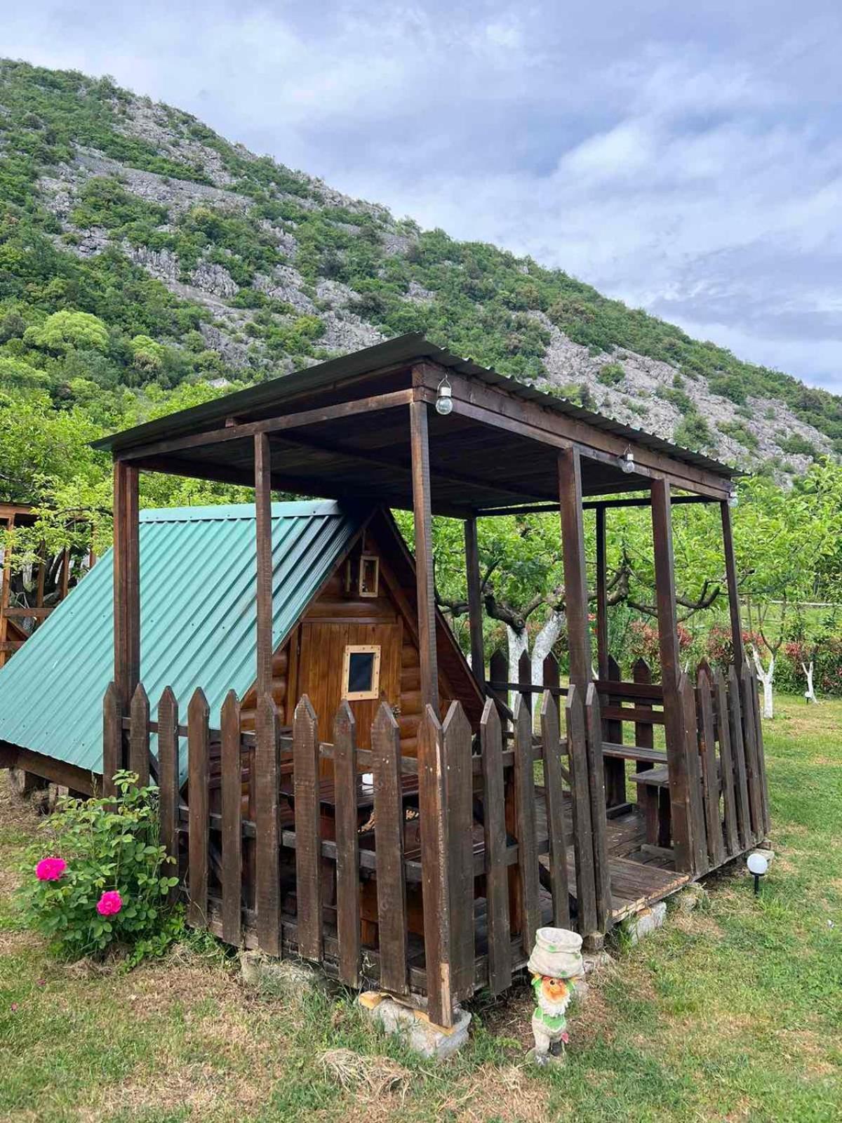 Camp Sunny Hills Hotel Вирпазар Екстериор снимка